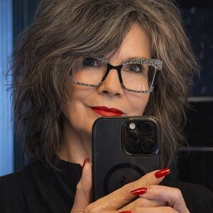 Meet your Posher 😊 CarrieL